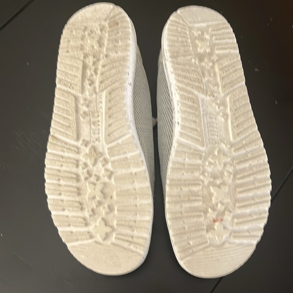 Hey Dude Wendy Sox stone white Sz 8 Euc Never worn outside. - Picture 2 of 3